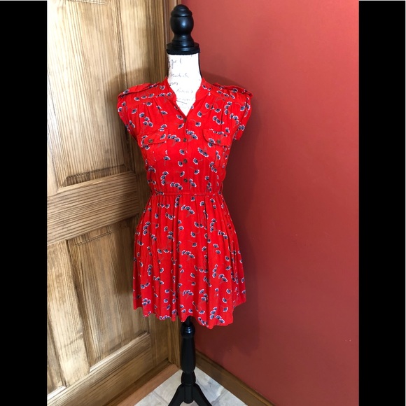 Dresses & Skirts - Cute red dress Great condition
